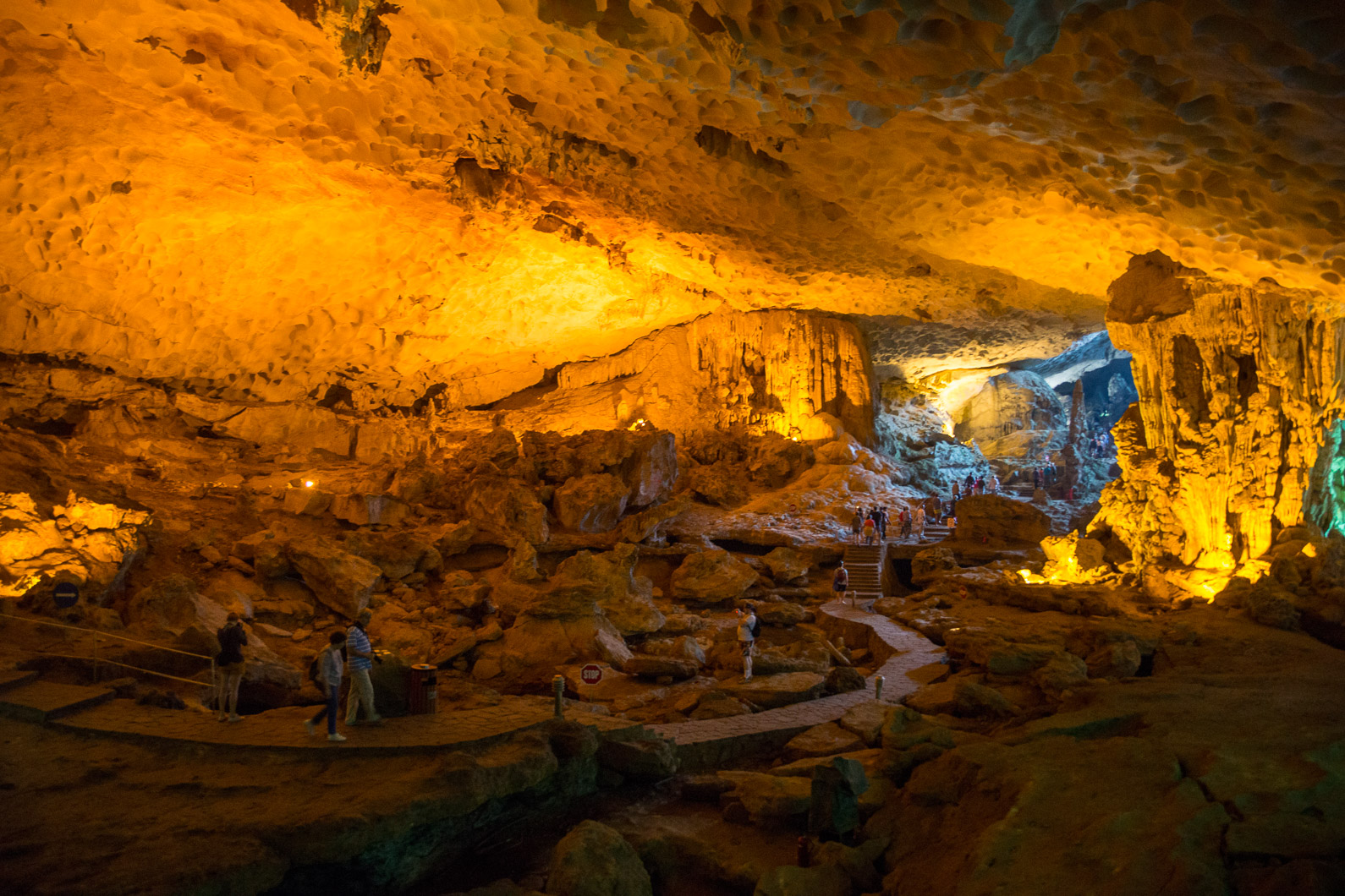 20141111 154329 Sung Sot Höhle in der Halong Bucht